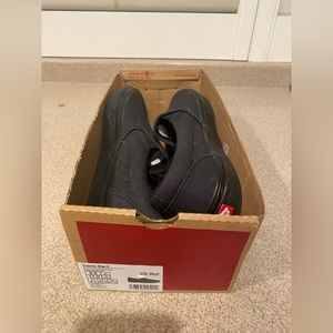 Men’s 9.5 slip on vans. Size 9.5